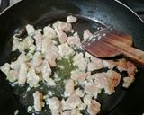 Foto del paso 2 de la receta: Penne rigatti en salsa Alfredo con trozos de lomo de cerdo