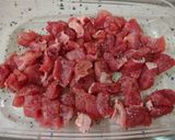 Foto del paso 3 de la receta Estofado de solomillo con patatas en crema de ajos