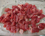 Foto del paso 3 de la receta: Estofado de solomillo con patatas en crema de ajos