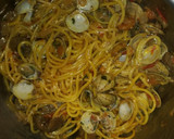 Foto del paso 5 de la receta: Espaguetis con chirlas