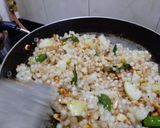 साबुदाणा खिचडी (sabudana khichdi recipe in marathi) रेसिपी स्टेप 3 फोटो 