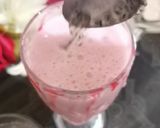 A picture of step 3 of Strawberry shake.