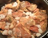 Foto del paso 4 de la receta: Salteado de gulas con Níscalos y gambas
