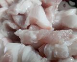 Hình bước làm 1 của món Thịt kho mắm ruốc đơn giản
