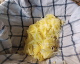 Foto del paso 2 de la receta: Nidos de patatas con gulas y huevos de codorniz