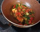 A picture of step 3 of टमाटर की पूरी & टमाटर की चटनी (Tamatar ki puri and tamatar ki chutney recipe In Hindi).