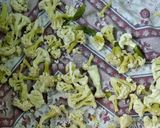 A picture of step 2 of Khatta Meetha Gobhi ka Achar.