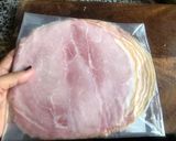 Hình bước làm 3 của món Bữa Sáng Nhanh Với Sandwich Trứng, Xúc Xích, Thịt Nguội