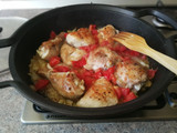 Pollo en salsa al curry y cúrcuma