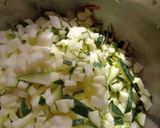 Foto del paso 1 de la receta: Tortilla de zapallo italiano 🥒y verduras 🥕😃