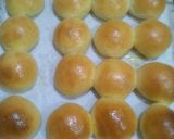 Foto langkah ke 5 dari resep Roti Isi Cream keju dan meises#BeraniBaking.