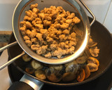 Foto del paso 7 de la receta: Pizza de masa quebrada con soja texturizada y champiñones 🍄