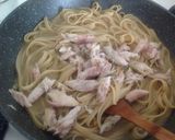 Foto del passaggio 7 della ricetta Linguine con sgombro al forno, crema di melanzana e buccia di melanzana fritta