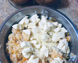 Foto del paso 2 de la receta: Zapallo al horno relleno con arroz bco y queso cremoso