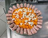 Une image de l'étape 7 de Salade composée de melon à la mortadelle farcie et feta.