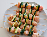 Foto del paso 2 de la receta: Brochetas de pollo y calabacín