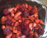 Foto langkah ke 1 dari resep Red and White Panna Cotta.