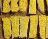 Foto langkah ke 3 dari resep Garlic Bread Ala Pizza Hut.