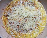 Foto langkah ke 5 dari resep Tortilla Egg Sandwich.
