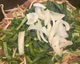 A picture of step 5 of Stir-Fried Bean Sprouts and Garlic Chives with Pork Liver & Chicken Liver Congee.