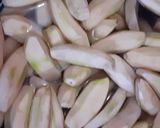 Foto langkah ke 1 dari resep Keripik Pisang Renyah +Tips Berwarna Kuning.