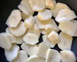 Foto del paso 2 de la receta: Jurel guisado con patata y cebolla