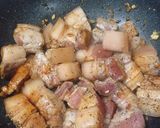 Hình bước làm 2 của món Lại là thịt kho