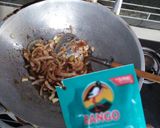 Foto langkah ke 3 dari resep Telor ceplok saos lada hitam.