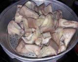 A picture of step 1 of Jackfruit Lapta.