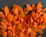 Une image de l'étape 2 de Curry de pois chiches, carottes et épinards.