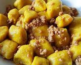 Foto del passaggio 6 della ricetta Gnocchi di patate alla curcuma