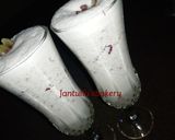 A picture of step 3 of Grapes milkshake.