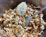 A picture of step 4 of Samosa Bhel.