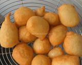 Foto langkah ke 2 dari resep Donat 3 bahan - Yoghurt.