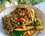 รูปขั้นตอนการทำที่ 6 ของ ผัดเผ็ดไก่หน่อไม้ดอง