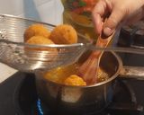 Foto langkah ke 4 dari resep Bitterballen roti tawar.