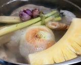 Hình bước làm 2 của món Bún bò giò heo