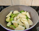 A picture of step 2 of Kakrol aloo sabzi.
