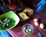 Foto langkah ke 1 dari resep Mie Rebus Kangkung.
