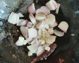 A picture of step 1 of Tomato coconut chutney.