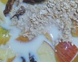 A picture of step 1 of Oats Apple smoothie.