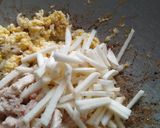 Foto langkah ke 5 dari resep Mie Goreng Kucai.