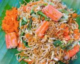 รูปขั้นตอนการทำที่ 3 ของ ผัดมาม่าใส่ไข่กุ้งและปูอัด