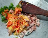 Foto langkah ke 4 dari resep Cumi Asin sambal bawang.