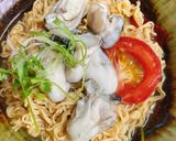Hình bước làm 3 của món Mì Gói Nấu Hàu