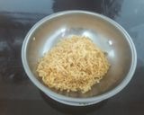 Hình bước làm 3 của món Mì xào tương đen cayy