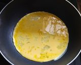 Foto langkah ke 4 dari resep Rice Nugget Sausage with Scrambled Eggs.