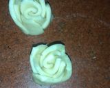 रोज़ फ्लावर मठरी(rose flower mathri recipe in hindi) रेसिपी चरण 6 फोटो