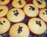 Foto del paso 4 de la receta: Magdalenas de mandarina con chips de chocolate