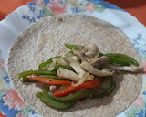 Foto del paso 6 de la receta: Fajitas integrales de pollo con toque de Moriles